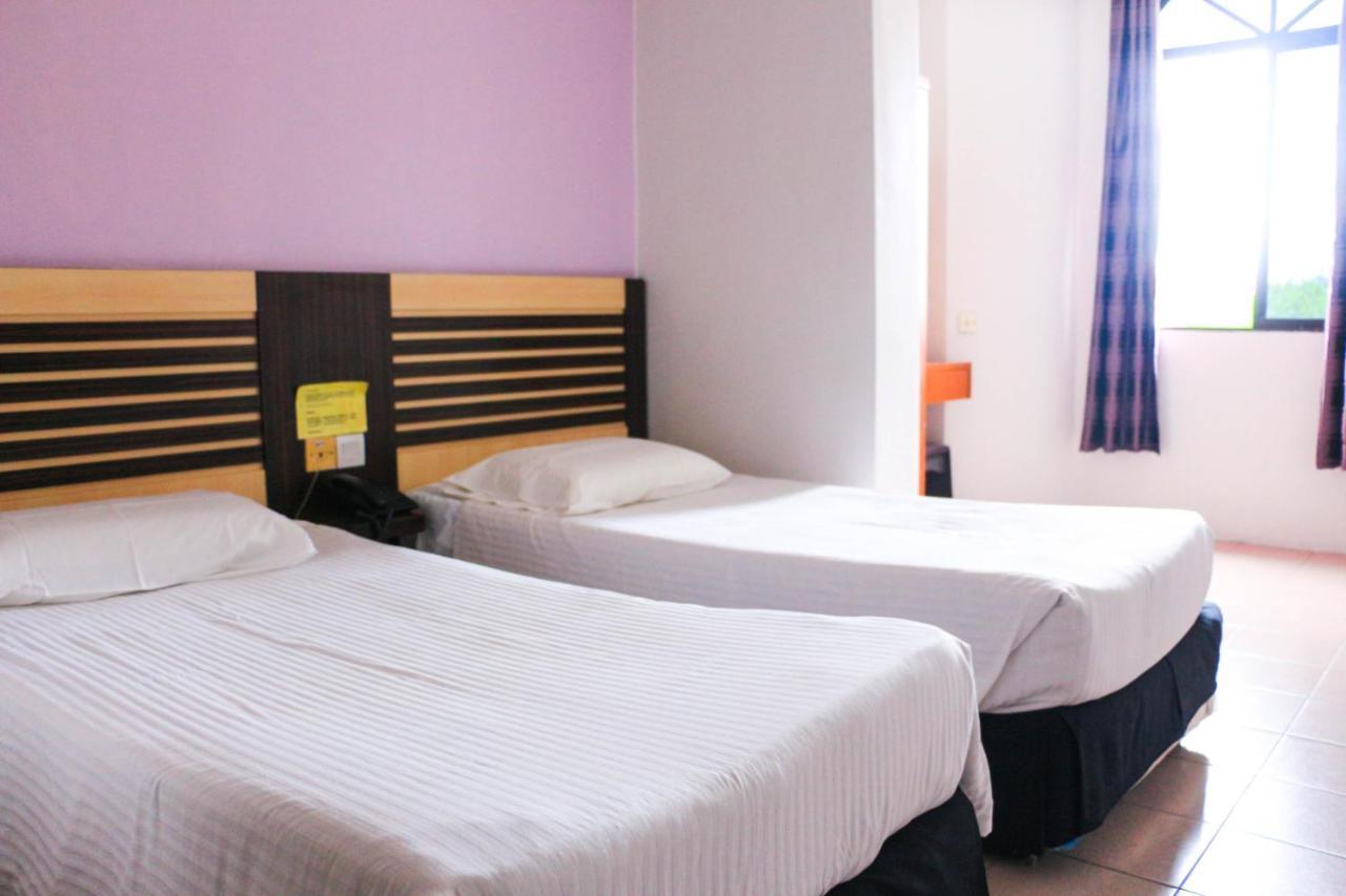 Hotel Lam Seng Pantai Remis Kültér fotó